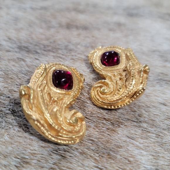 Vintage Christian Dior Gripoix Clip On Earrings - Picture 9 of 10